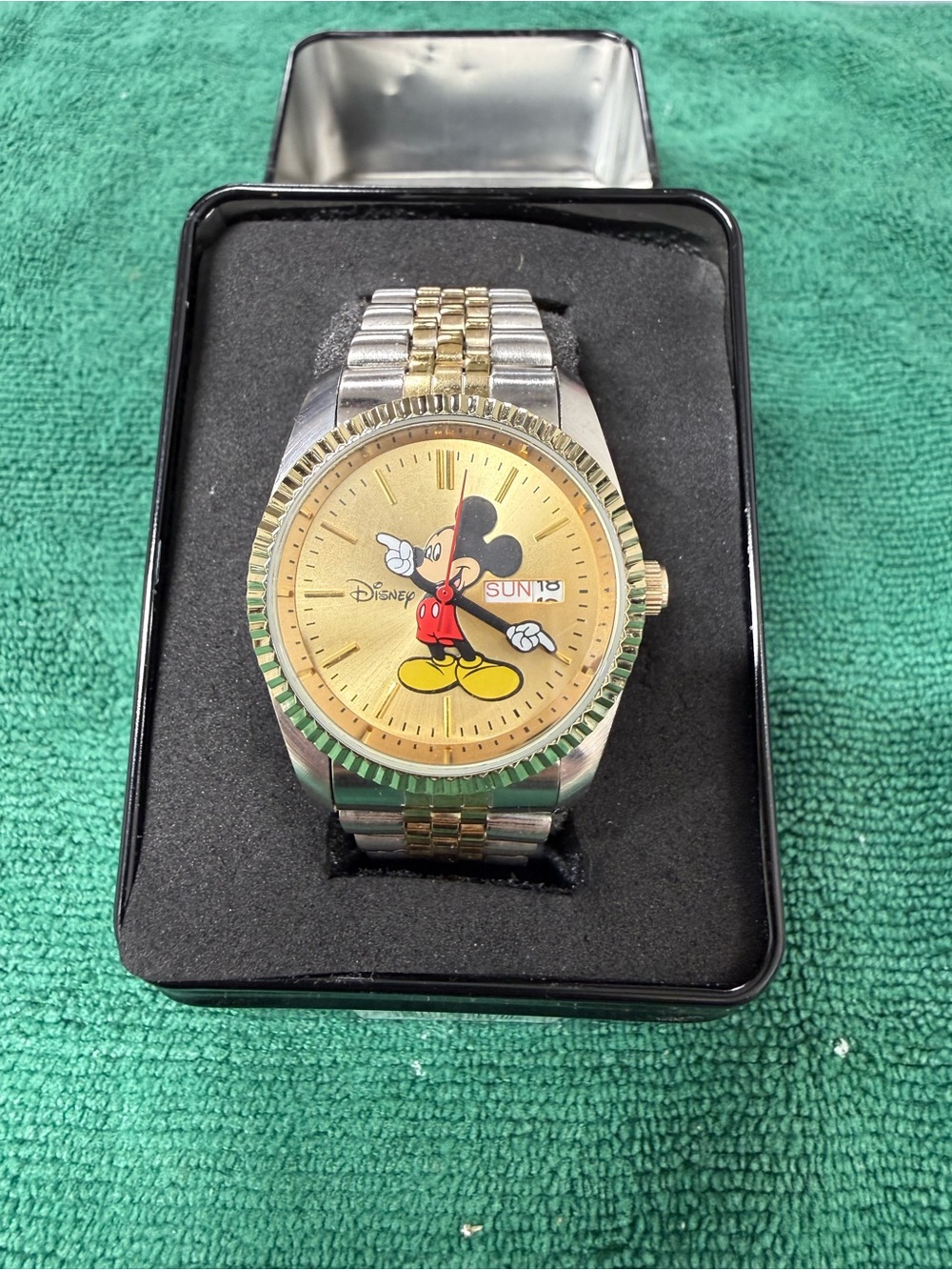 AUTHENTIC DISNEY MICKEY MOUSE  STAINLESS/GOLD WATCH MU0959 (read description!)